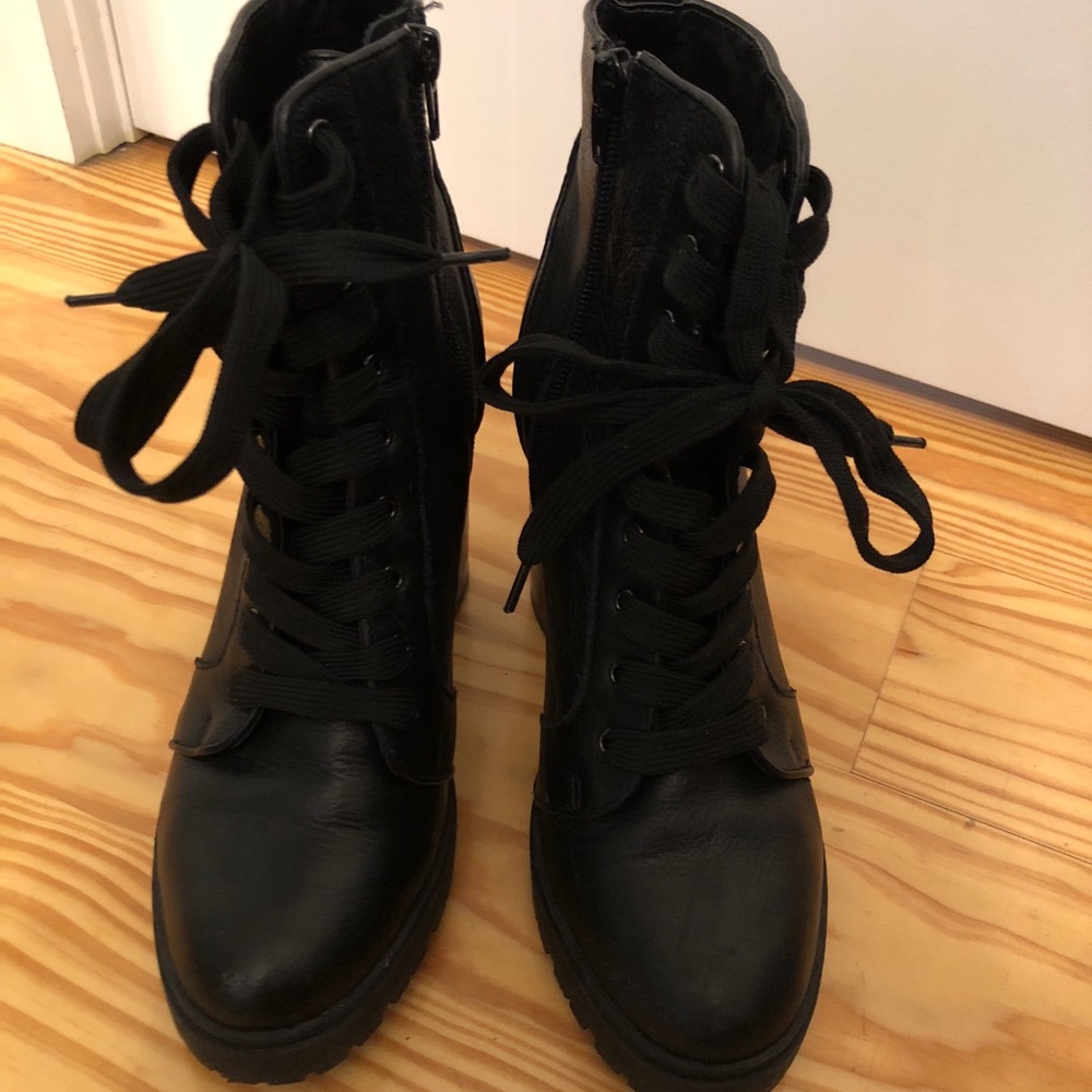 Heeled boots
